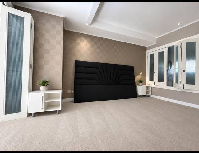 2 BEDROOM APARTMENT FOR SALE IN HYDE PARK